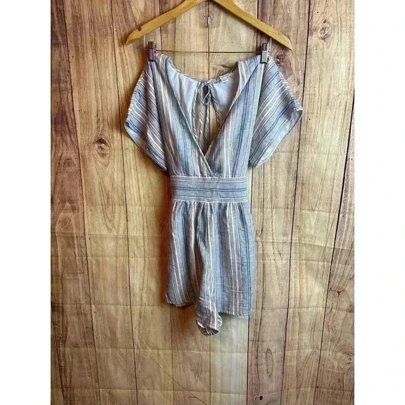 American Eagle Romper with Pockets Wide Sleeve Size M - Picture 6 of 10